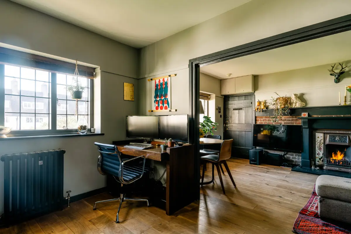 Moody Tones and Exposed Brick in an Edwardian Arts and Crafts Building 9 moody-color-scheme-one-bedroom-apartment-arts-and-crafts-building-london-nordroom14
