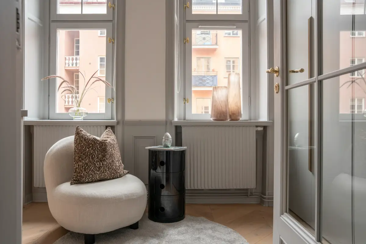 Period Details Meet Contemporary Materials in a Stylish Stockholm Apartment 17 period-details-meets-modern-materials-stockholm-apartment-nordroom17