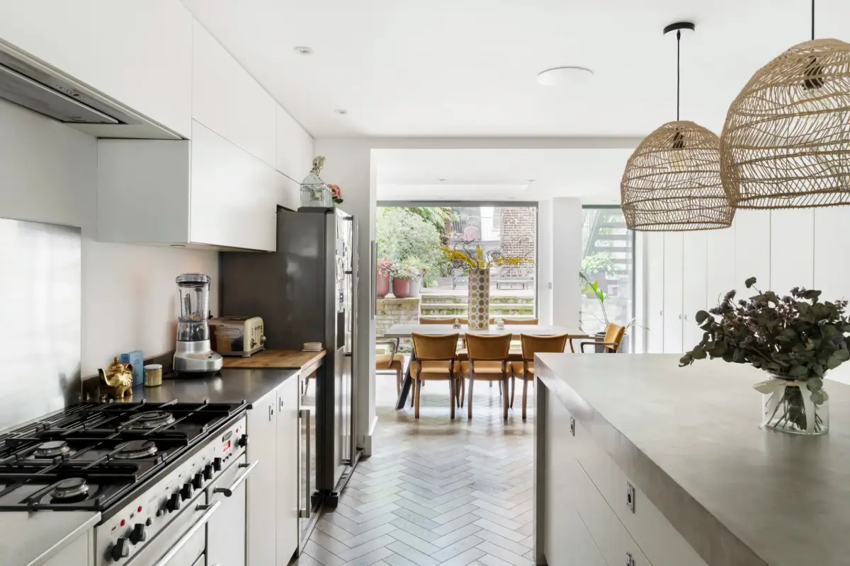 Contrasting Colors in an Elegant Notting Hill Townhouse 9 stylish-notting-hill-townhouse8