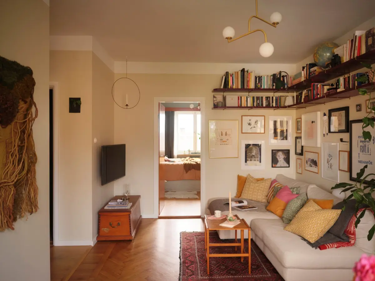 A Light Yellow Kitchen and Period Features in a 1940s Apartment 4 swedish-1940s-apartment-yellow-kitchen-nordroom10