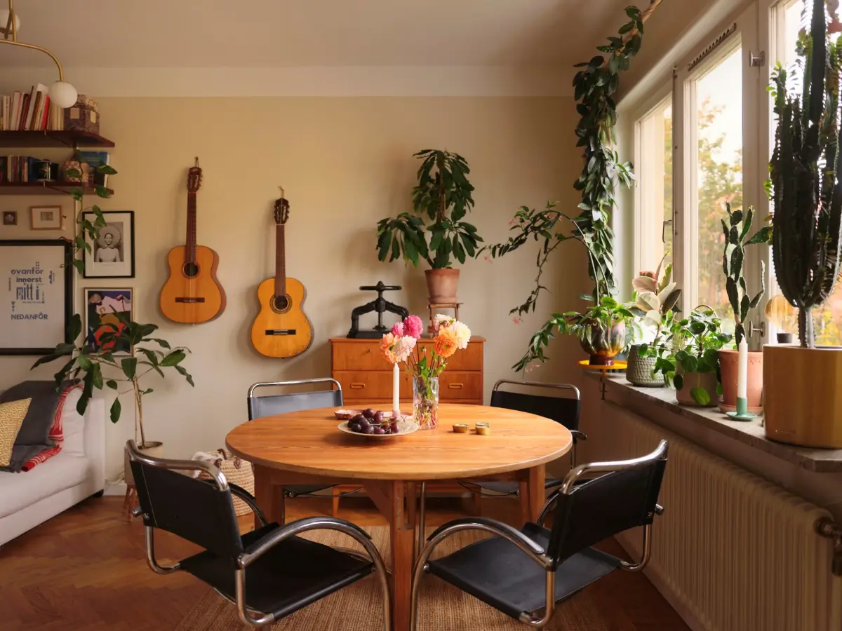 A Light Yellow Kitchen and Period Features in a 1940s Apartment 7 swedish-1940s-apartment-yellow-kitchen-nordroom11