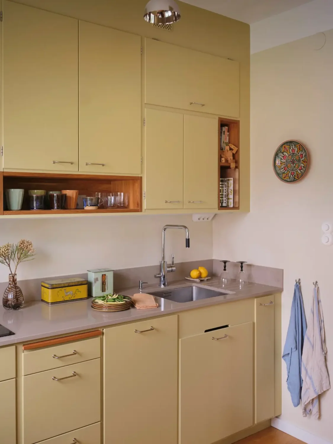 A Light Yellow Kitchen and Period Features in a 1940s Apartment 12 swedish-1940s-apartment-yellow-kitchen-nordroom13