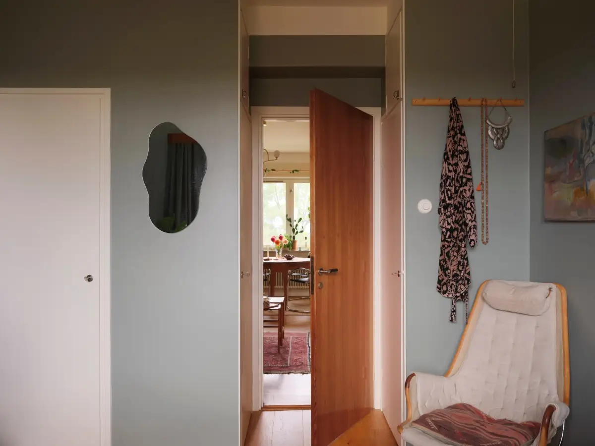 A Light Yellow Kitchen and Period Features in a 1940s Apartment 19 swedish-1940s-apartment-yellow-kitchen-nordroom3