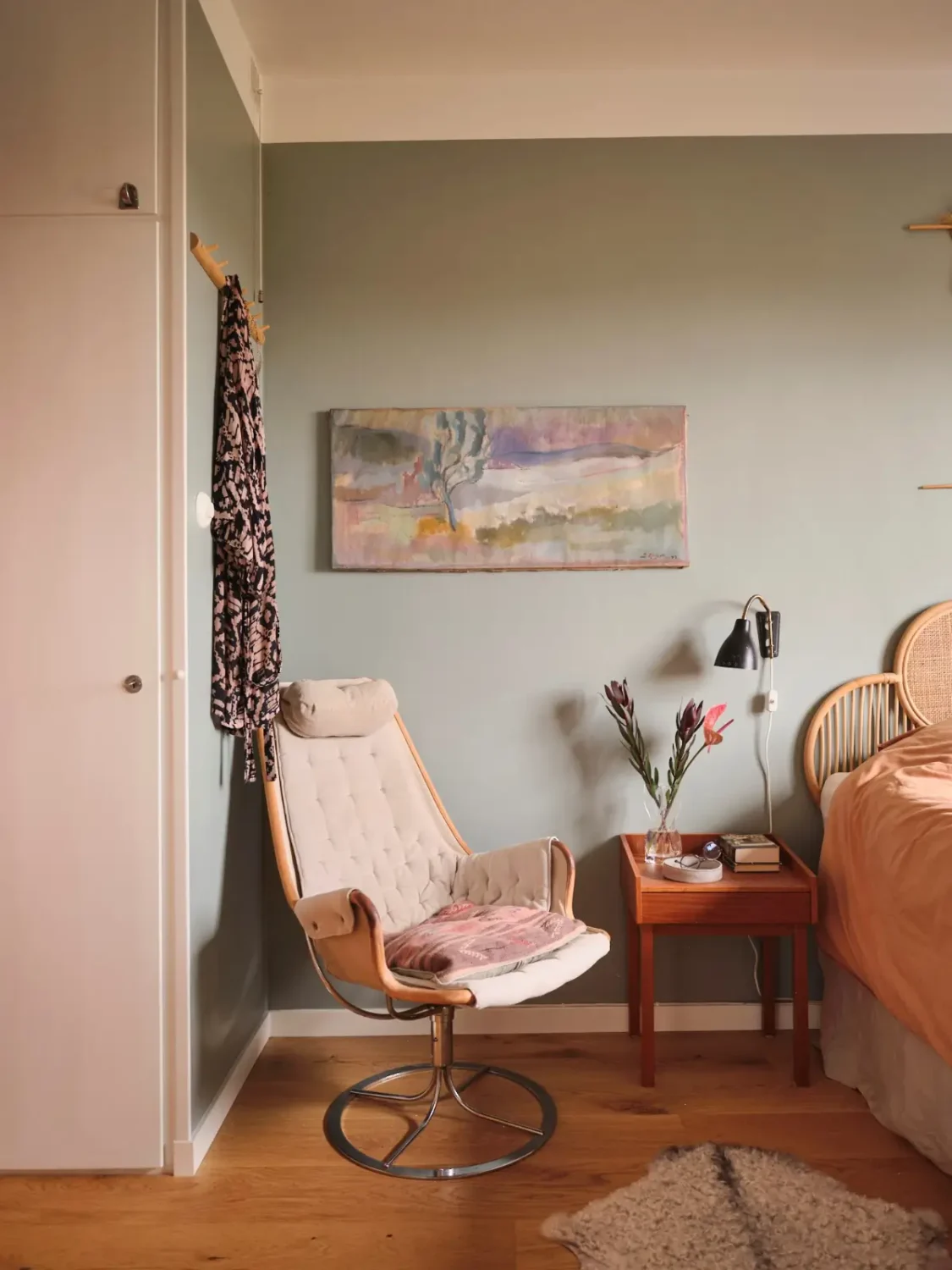 A Light Yellow Kitchen and Period Features in a 1940s Apartment 16 swedish-1940s-apartment-yellow-kitchen-nordroom7