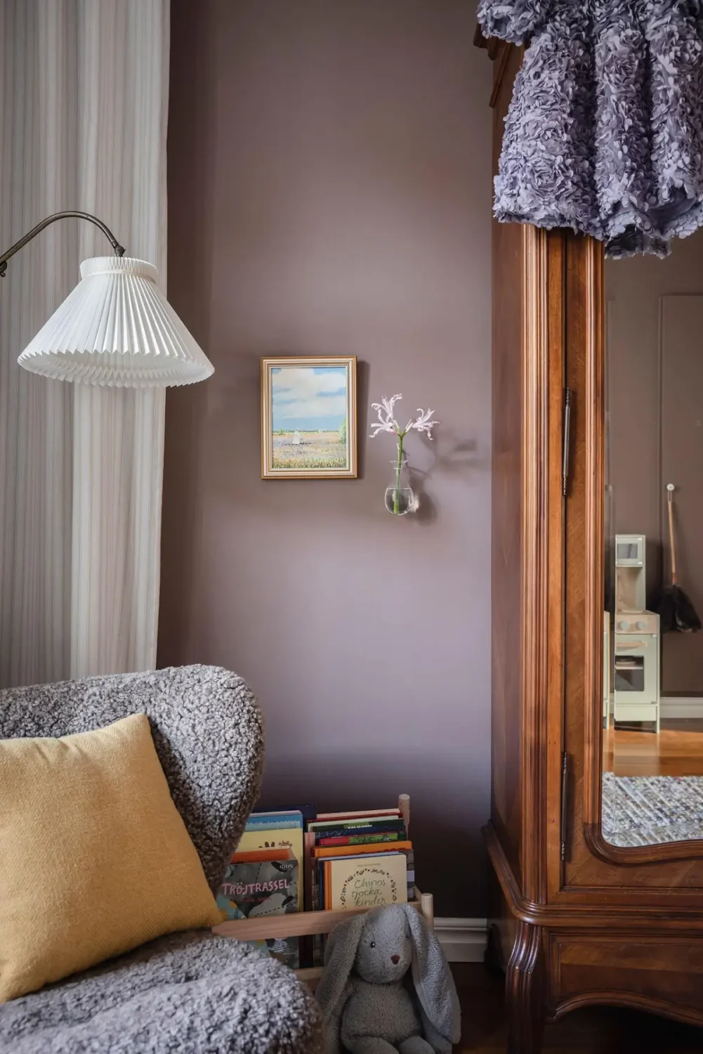 A Social Open-Plan Living Space in a Cozy 19th Century Apartment 25 tasteful-19th-century-swedish-apartment-nordroom11