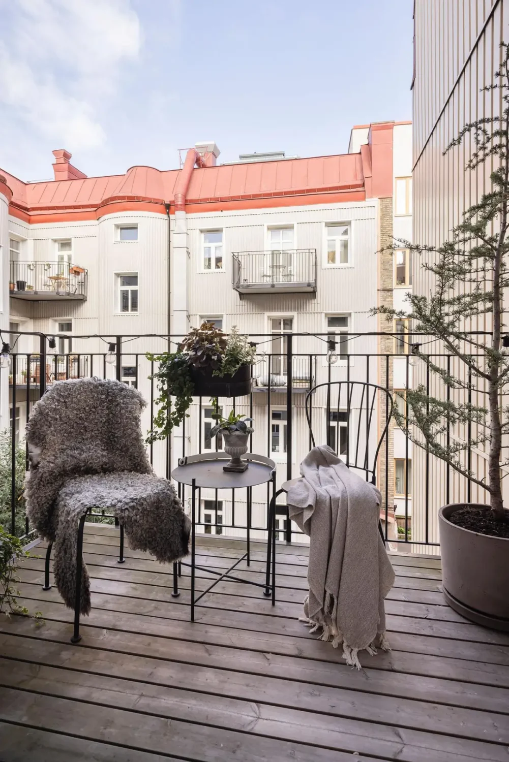 A Social Open-Plan Living Space in a Cozy 19th Century Apartment 23 tasteful-19th-century-swedish-apartment-nordroom13