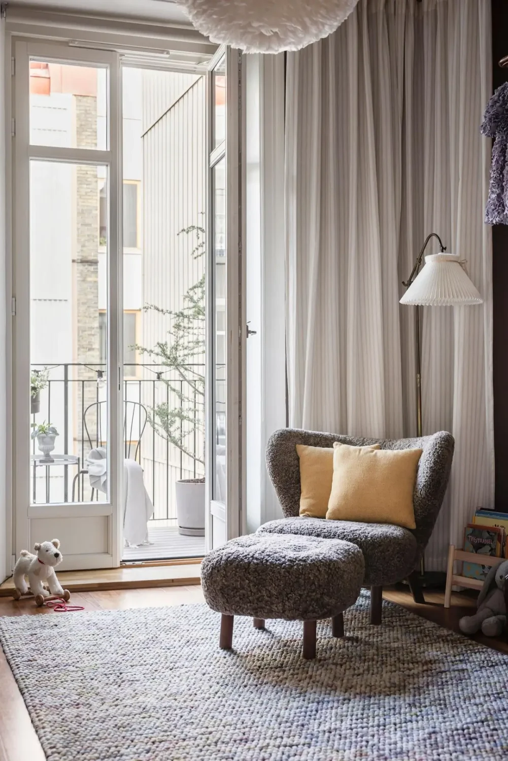 A Social Open-Plan Living Space in a Cozy 19th Century Apartment 22 tasteful 19th century swedish apartment nordroom14 A Social Open-Plan Living Space in a Cozy 19th Century Apartment