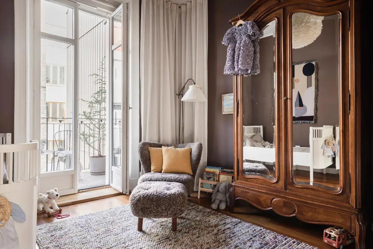 A Social Open-Plan Living Space in a Cozy 19th Century Apartment 21 tasteful-19th-century-swedish-apartment-nordroom15