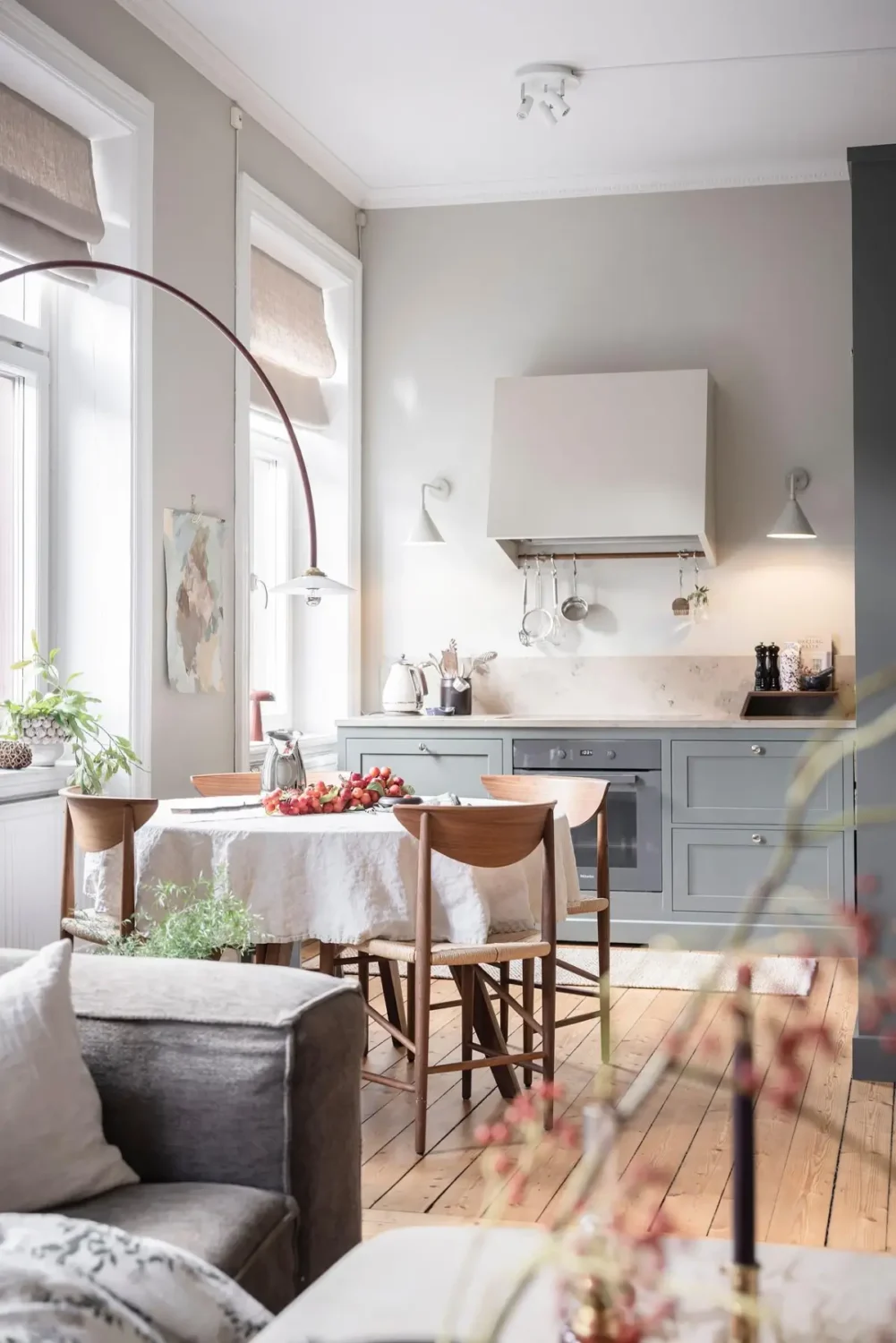 A Social Open-Plan Living Space in a Cozy 19th Century Apartment 12 tasteful-19th-century-swedish-apartment-nordroom24
