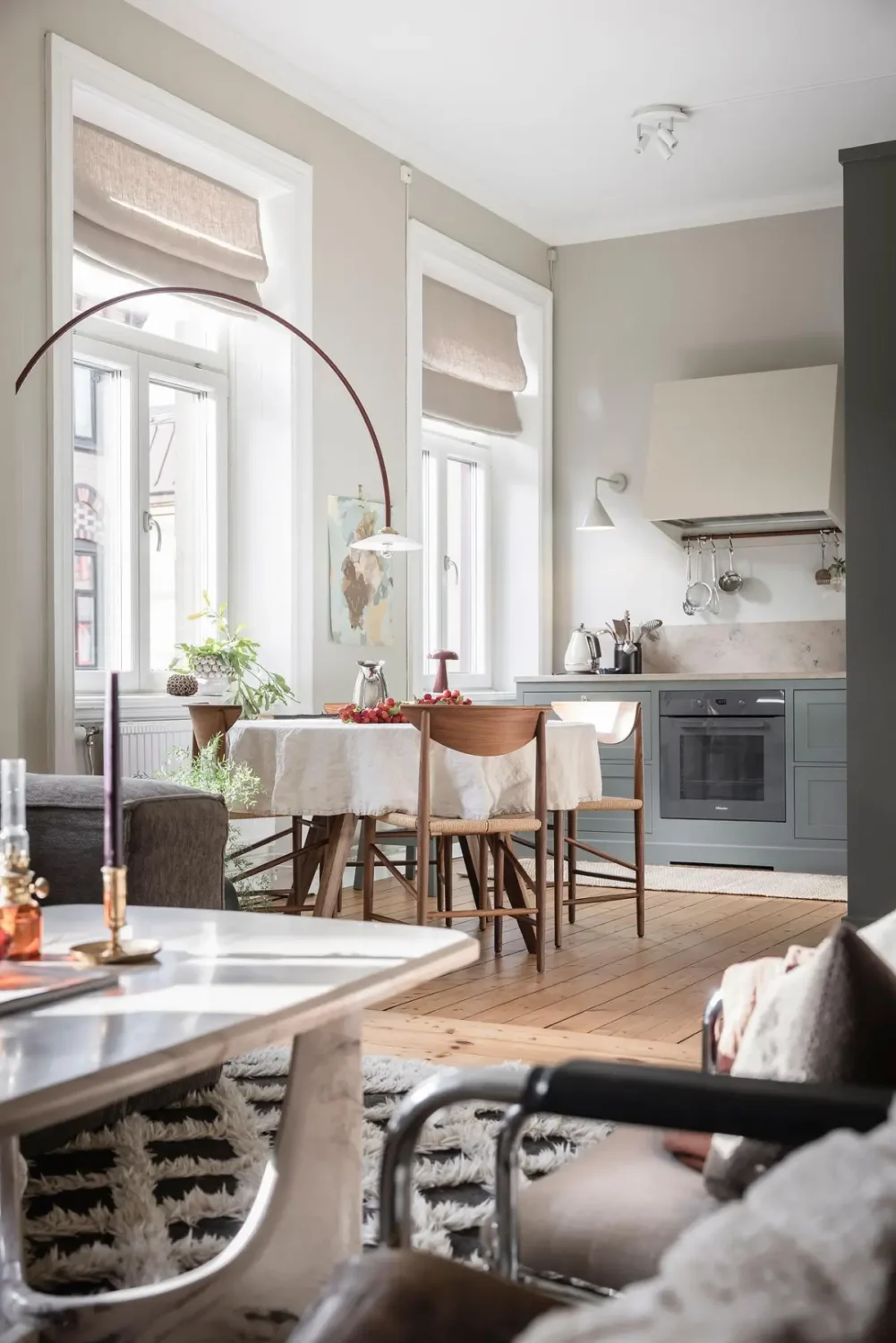 A Social Open-Plan Living Space in a Cozy 19th Century Apartment 10 tasteful-19th-century-swedish-apartment-nordroom27