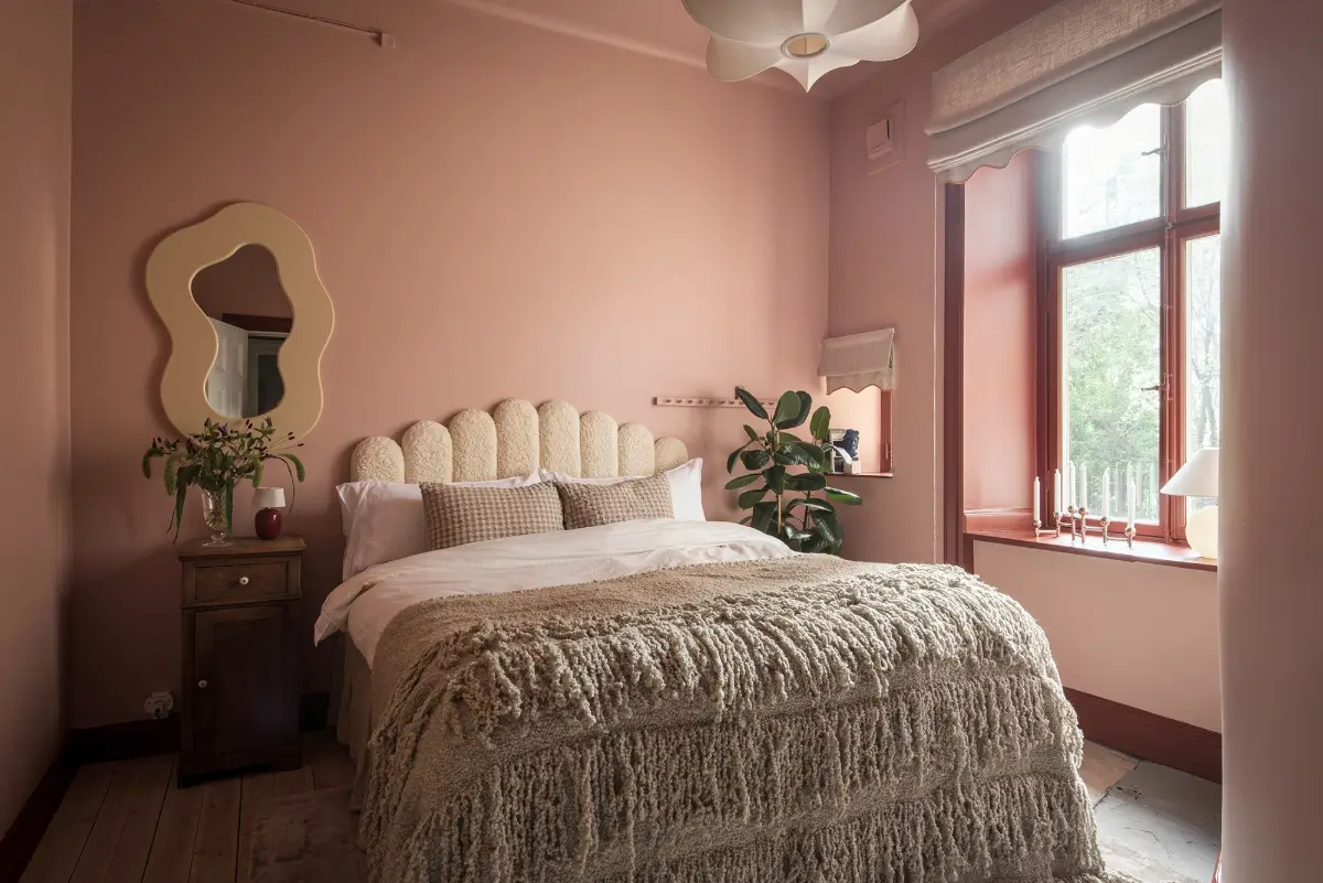 Period Features and a Pink Bedroom in a Turn-of-the-Century Apartment 22 turn-of-the-century-apartment-pink-bedroom