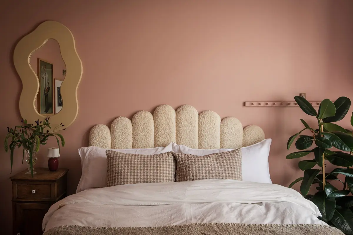 Period Features and a Pink Bedroom in a Turn-of-the-Century Apartment 26 turn-of-the-century-apartment-pink-bedroom
