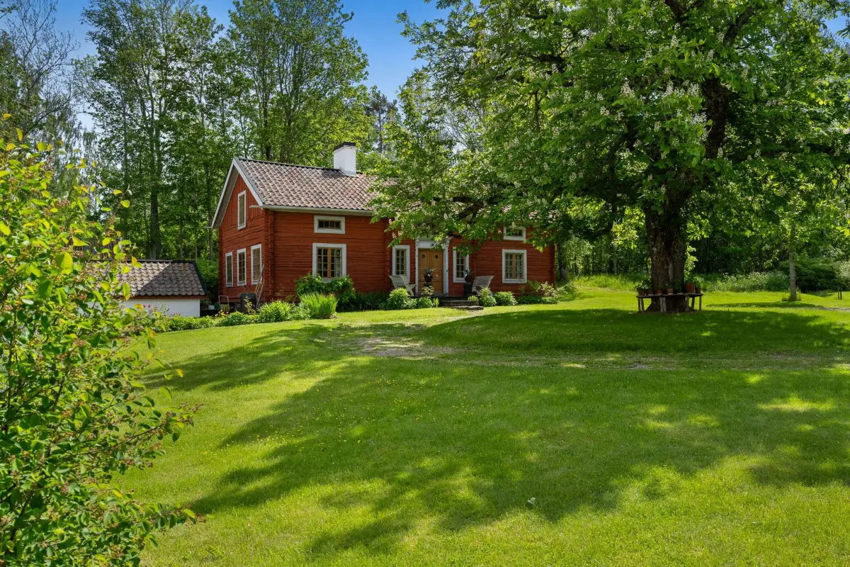 A Carefully Preserved 18th-Century Manor House in Sweden is for Sale 34 18th-century-manor-house-sweden-for-sale-renovated-Goran-Gudmundsson-nordroom