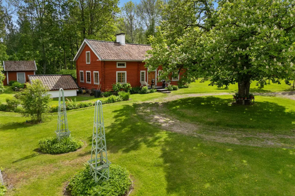 A Carefully Preserved 18th-Century Manor House in Sweden is for Sale 47 18th-century-manor-house-sweden-for-sale-renovated-Goran-Gudmundsson-nordroom
