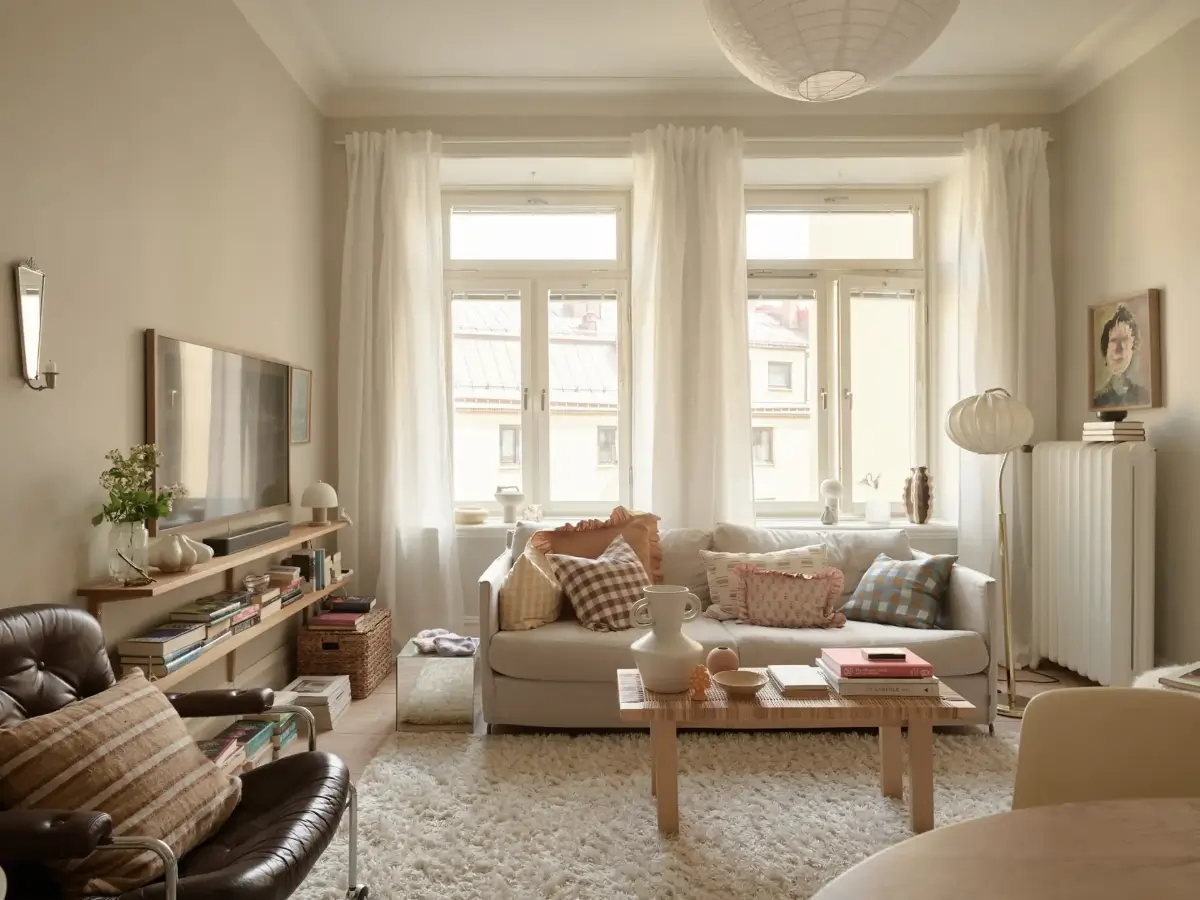 A Cozy and Light Early 20th-Century Apartment in Gothenburg 2 charming-scandinavian-apartment-nordroom