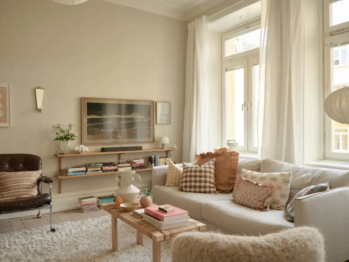 A Cozy and Light Early 20th-Century Apartment in Gothenburg 3 charming-scandinavian-apartment-nordroom