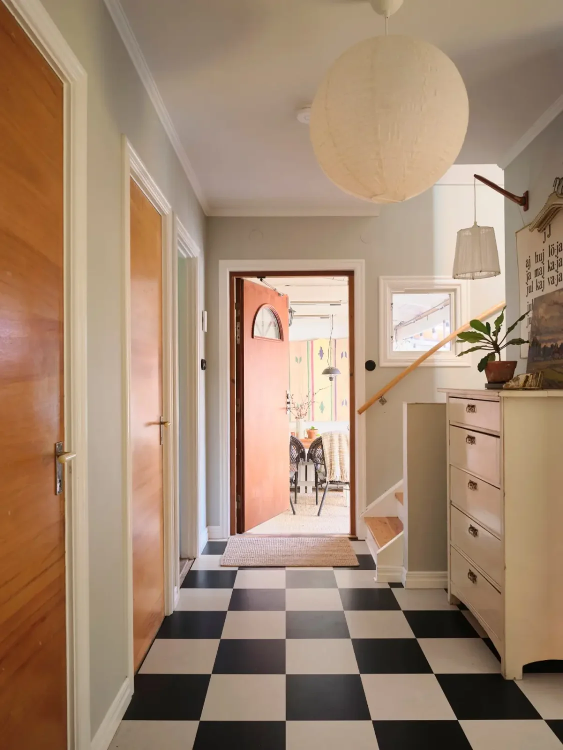 A Charming 1950s Family Home with a Lovely Garden 24 cozy-1950s-family-home-sweden-nordroom