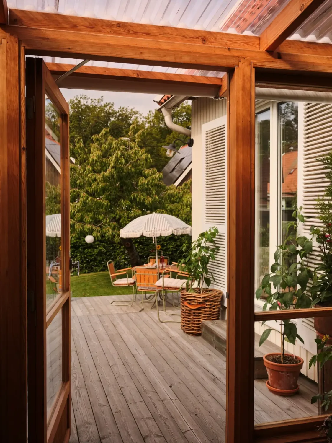 A Charming 1950s Family Home with a Lovely Garden 39 cozy-1950s-family-home-sweden-nordroom