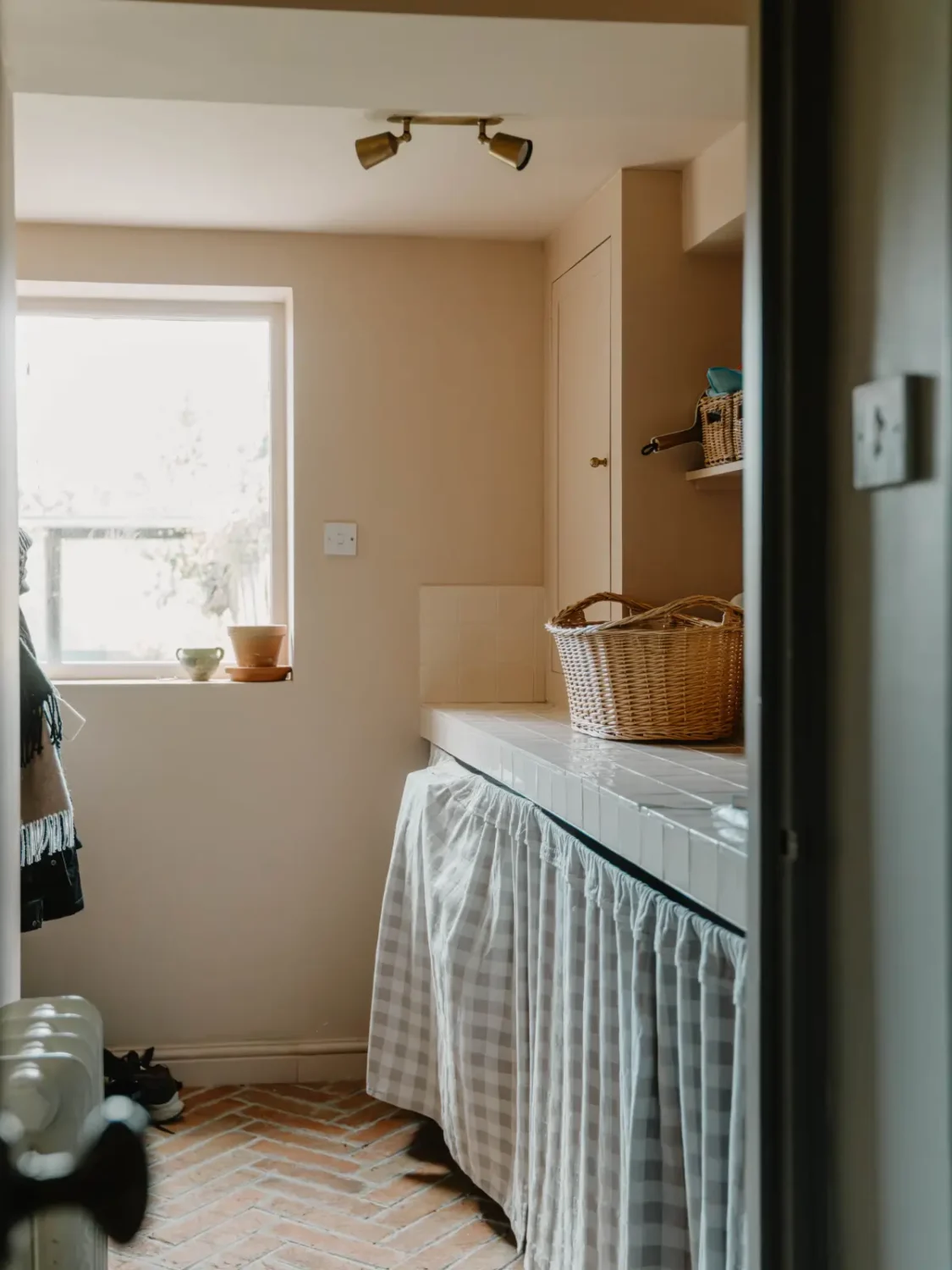 Warm, Earthy Colors in a Renovated Early 20th Century Family Home 17 early-20th-century-family-home-england