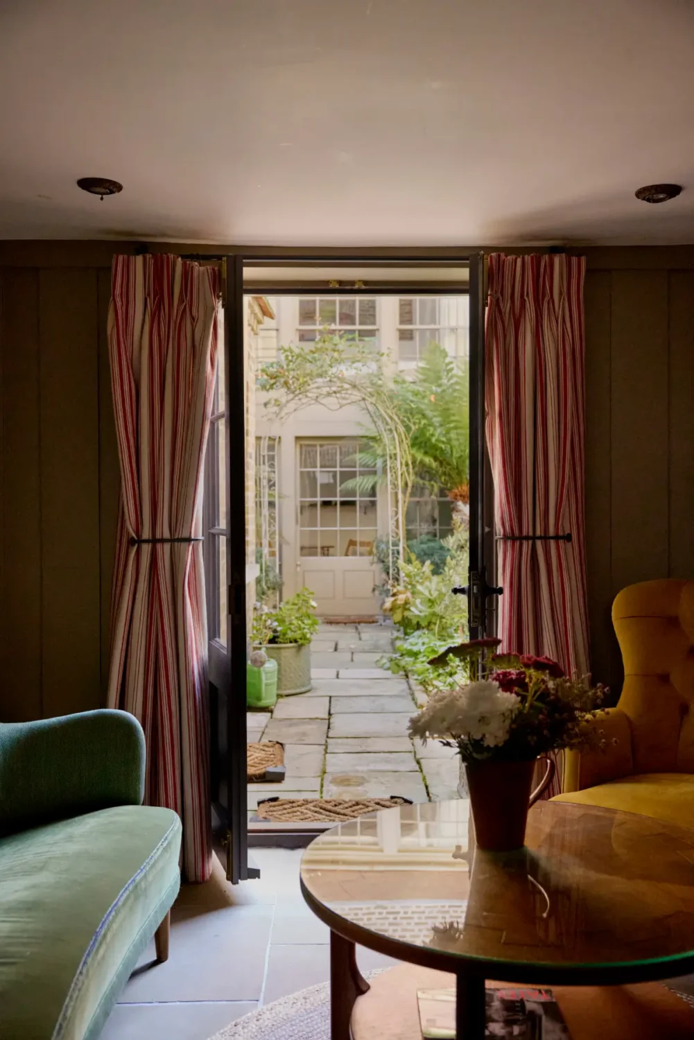 Restored Period Features and a Muted Color Palette in a London Home 3 georgian-townhouse-in-london-with-period-features-muted-colors-nordroom12
