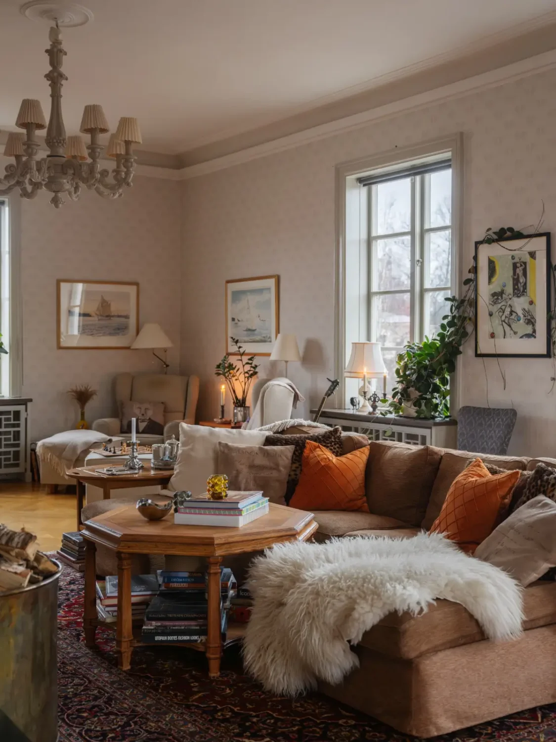 A Grand, Historic Swedish Apartment with Preserved Period Features 21 grand-historic-swedish-apartment-antiques-christmas-decor-nordroom