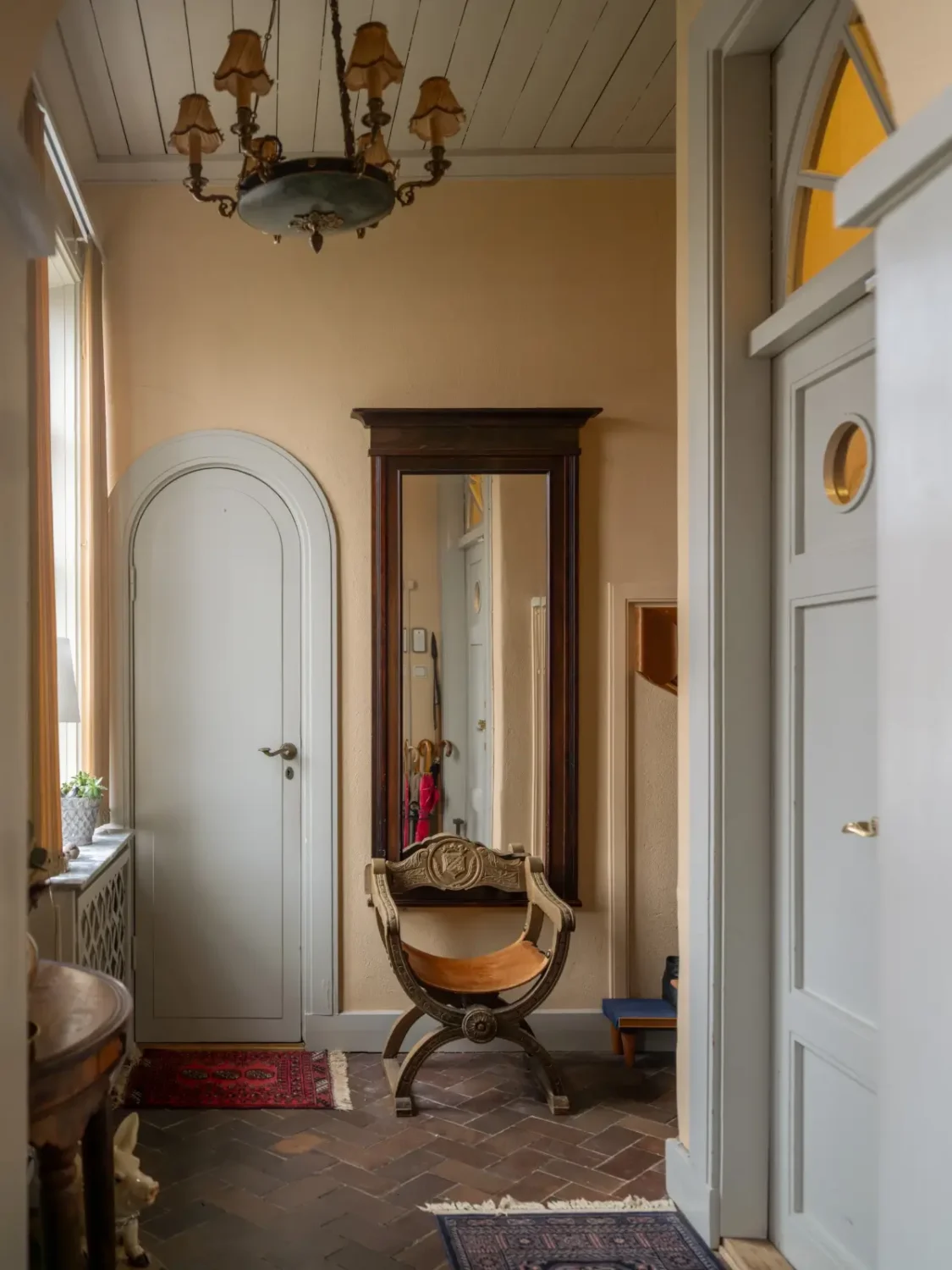 A Grand, Historic Swedish Apartment with Preserved Period Features 45 grand-historic-swedish-apartment-antiques-christmas-decor-nordroom