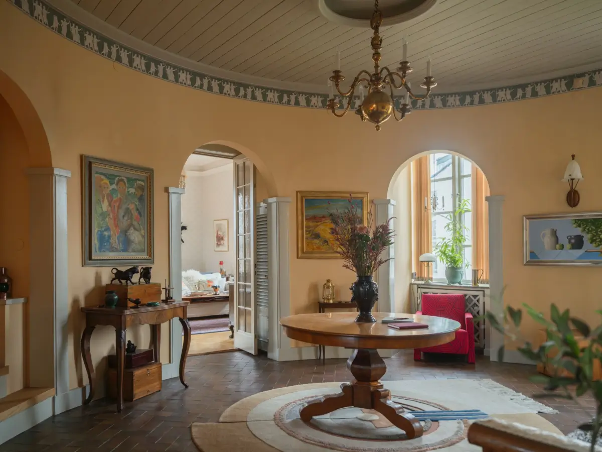A Grand, Historic Swedish Apartment with Preserved Period Features 31 grand-historic-swedish-apartment-antiques-christmas-decor-nordroom