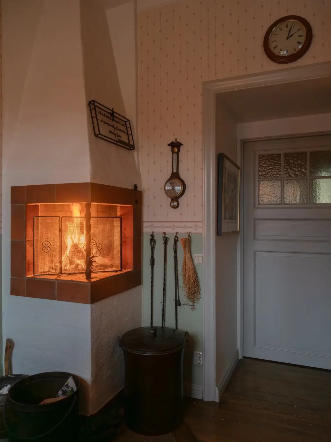 A Grand, Historic Swedish Apartment with Preserved Period Features 15 grand-historic-swedish-apartment-antiques-christmas-decor-nordroom
