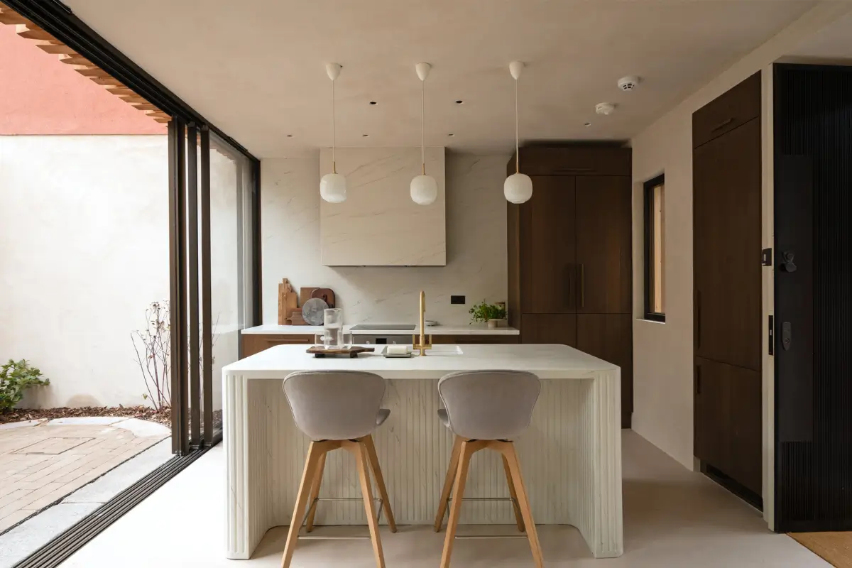 A Modern North London Brick House with Sculptural Interiors 11 heathpoint-house-london