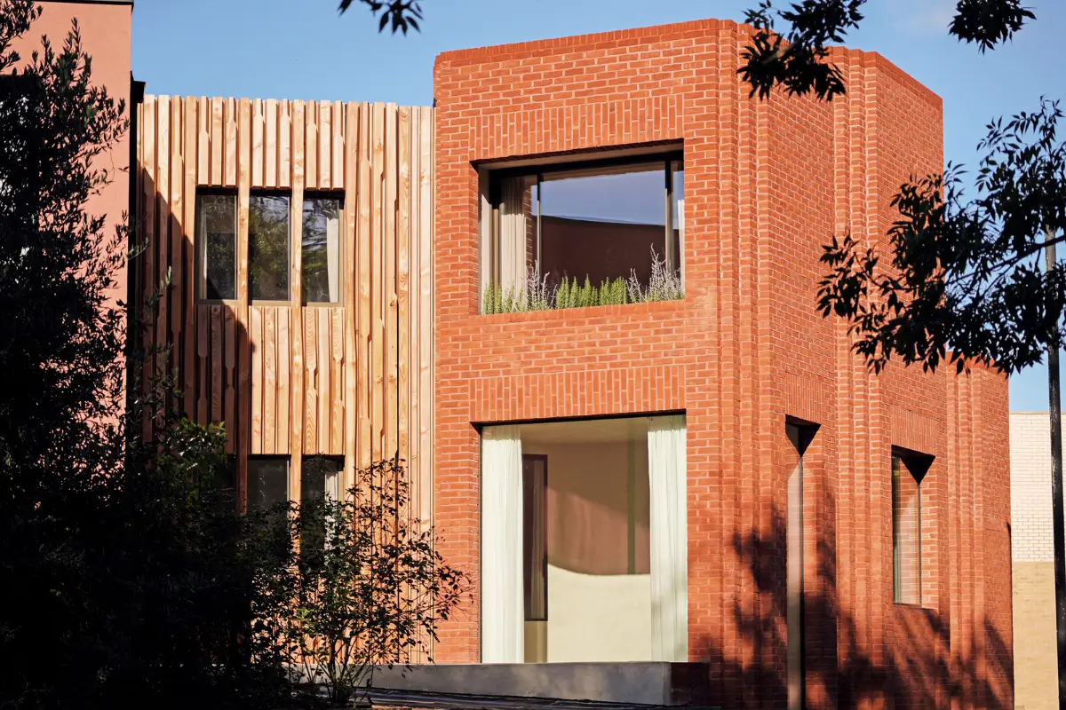 A Modern North London Brick House with Sculptural Interiors 25 heathpoint-house-london