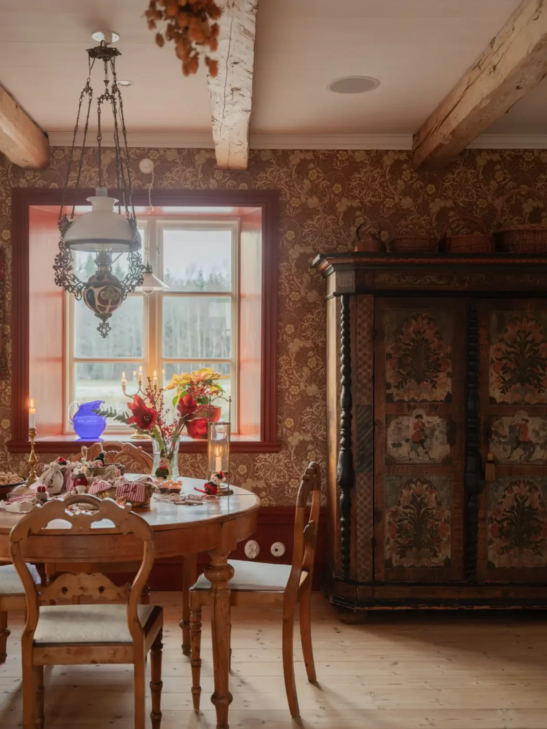 Preserved Details and Wallpapers in a Warm 19th-Century Country Home 12 historic-character-beautiful-renovated-19th-century-country-house-sweden-nordroom