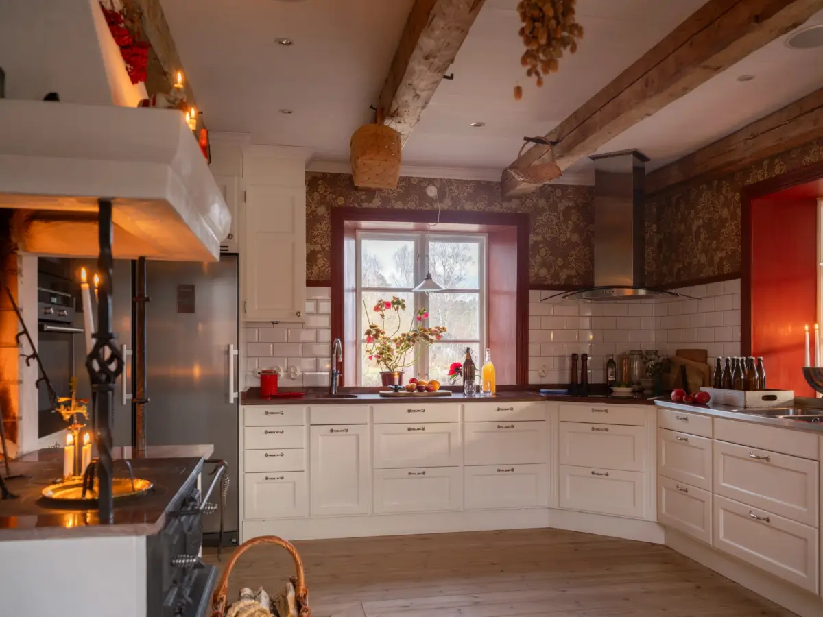 Preserved Details and Wallpapers in a Warm 19th-Century Country Home 5 historic-character-beautiful-renovated-19th-century-country-house-sweden-nordroom