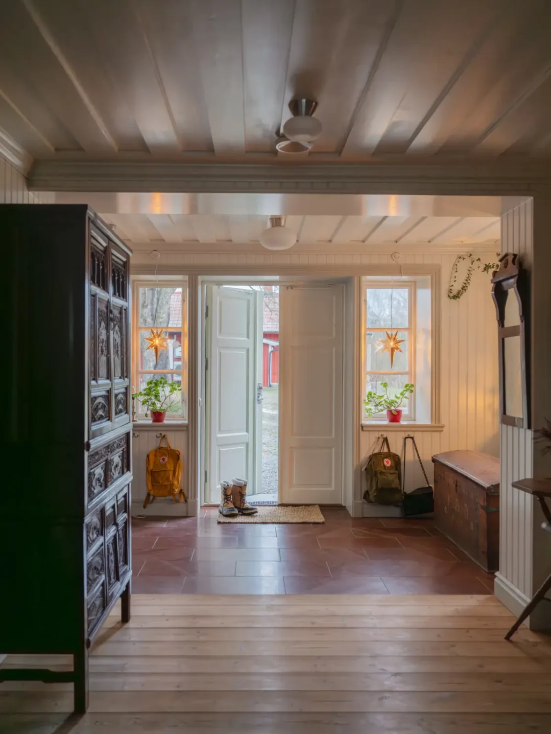 Preserved Details and Wallpapers in a Warm 19th-Century Country Home 50 historic-character-beautiful-renovated-19th-century-country-house-sweden-nordroom