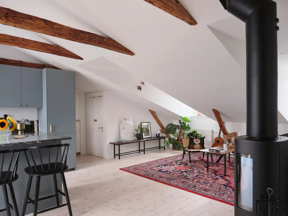 A Modern Attic Apartment with Exposed Beams in a 19th Century Building 6 scandinavian-attic-apartment-wooden-beams-slanted-ceilings-nordroom