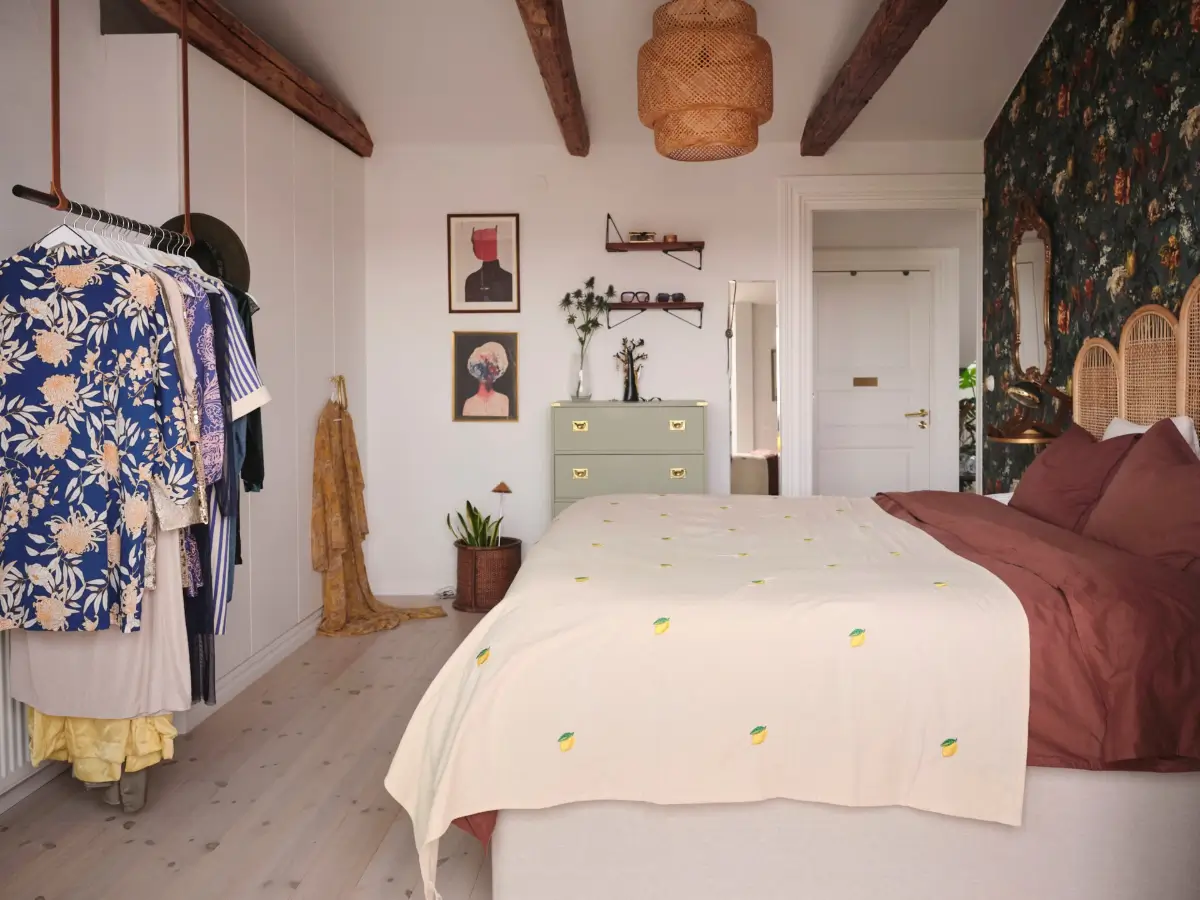 A Modern Attic Apartment with Exposed Beams in a 19th Century Building 19 scandinavian-attic-apartment-wooden-beams-slanted-ceilings-nordroom