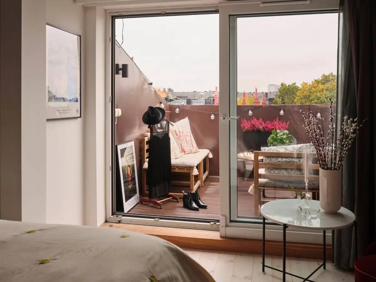 A Modern Attic Apartment with Exposed Beams in a 19th Century Building 14 scandinavian-attic-apartment-wooden-beams-slanted-ceilings-nordroom