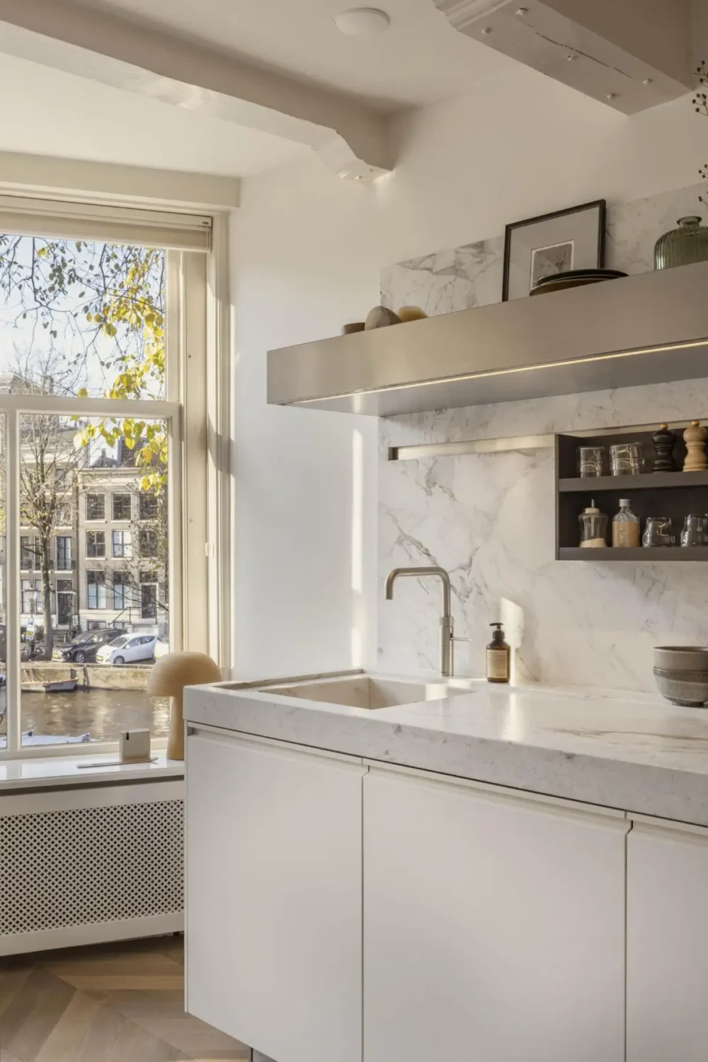 A Small, Elegant Apartment in a 19th-Century Amsterdam Canal House 8 small-amsterdam-apartment-canal-views