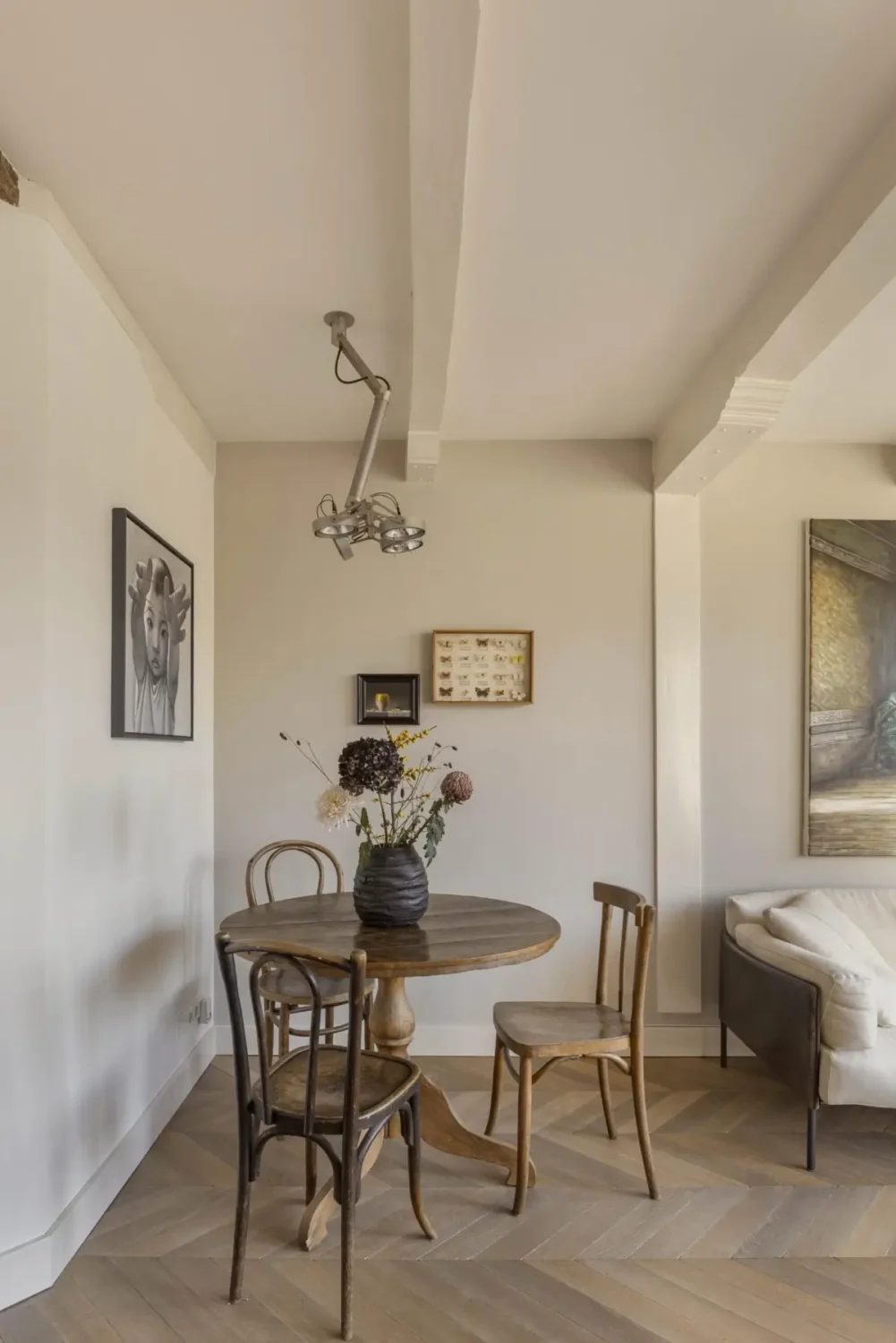 A Small, Elegant Apartment in a 19th-Century Amsterdam Canal House 5 small-amsterdam-apartment-canal-views