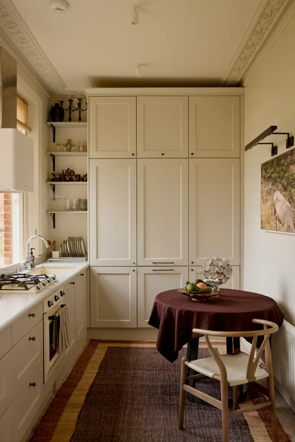 Warm Natural Tones and Victorian Cornicing in a London Apartment 10 stylish-two-bedroom-apartment-victorian-house-london