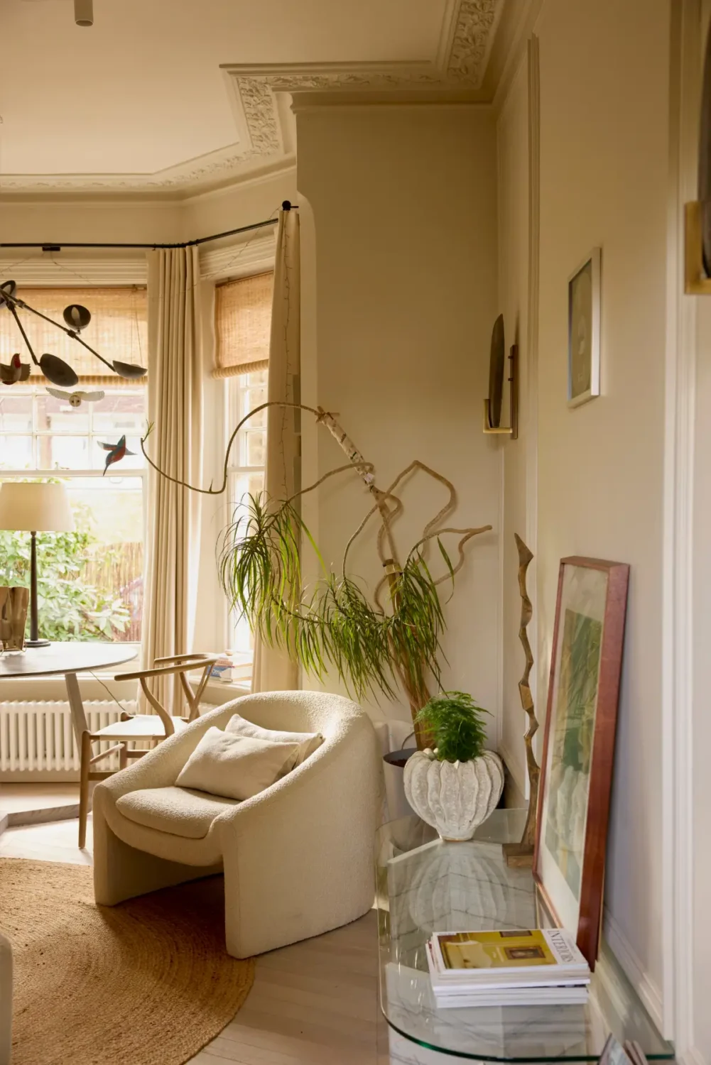 Warm Natural Tones and Victorian Cornicing in a London Apartment 2 stylish-two-bedroom-apartment-victorian-house-london