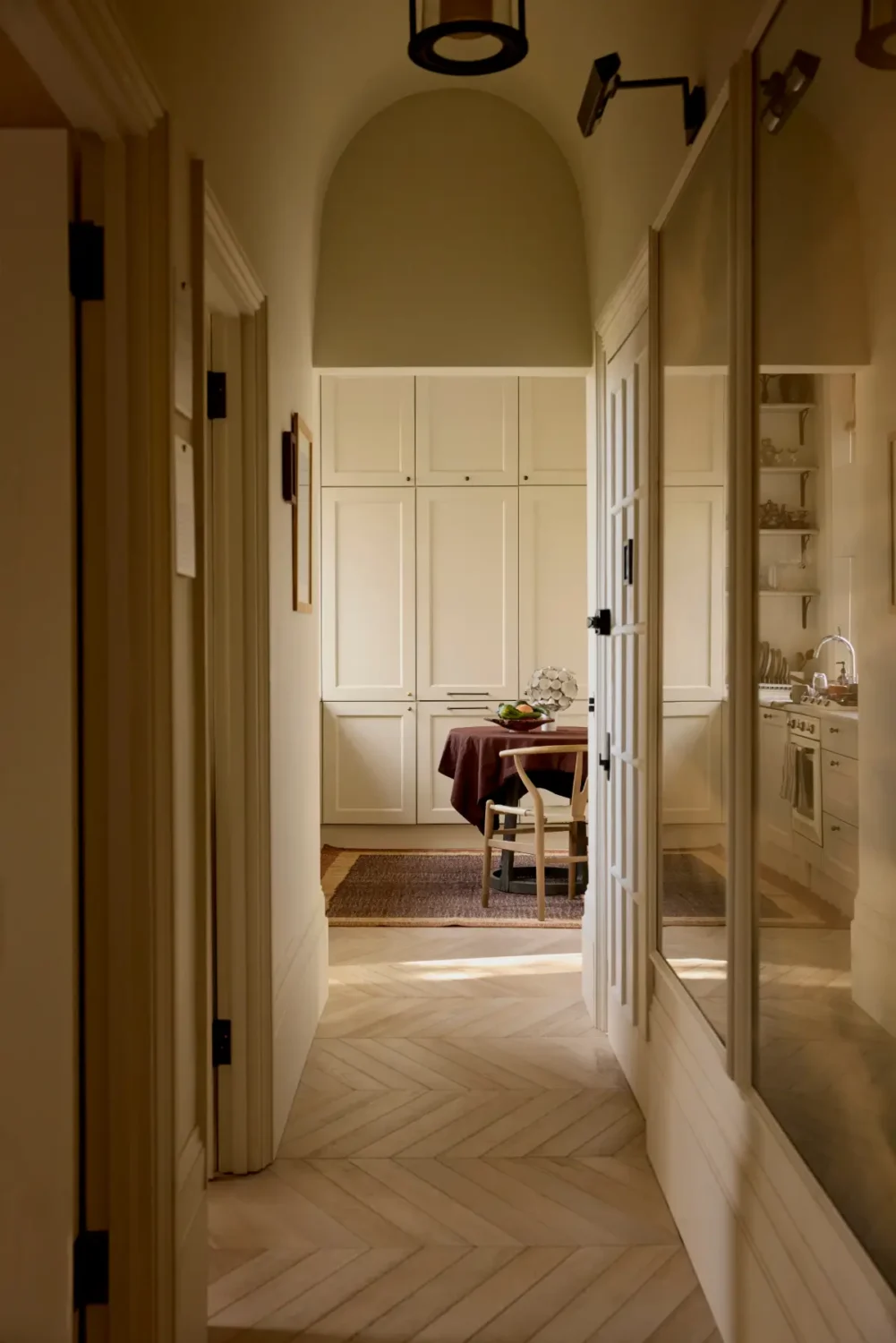 Warm Natural Tones and Victorian Cornicing in a London Apartment 14 stylish-two-bedroom-apartment-victorian-house-london