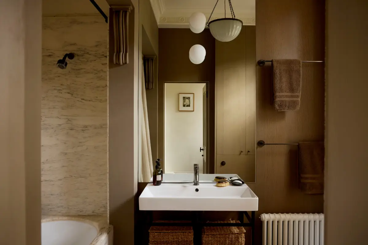 Warm Natural Tones and Victorian Cornicing in a London Apartment 22 stylish-two-bedroom-apartment-victorian-house-london