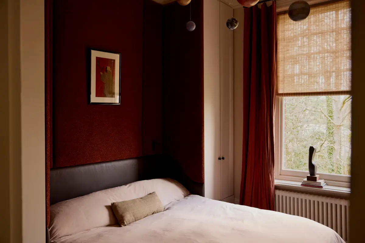 Warm Natural Tones and Victorian Cornicing in a London Apartment 16 stylish-two-bedroom-apartment-victorian-house-london