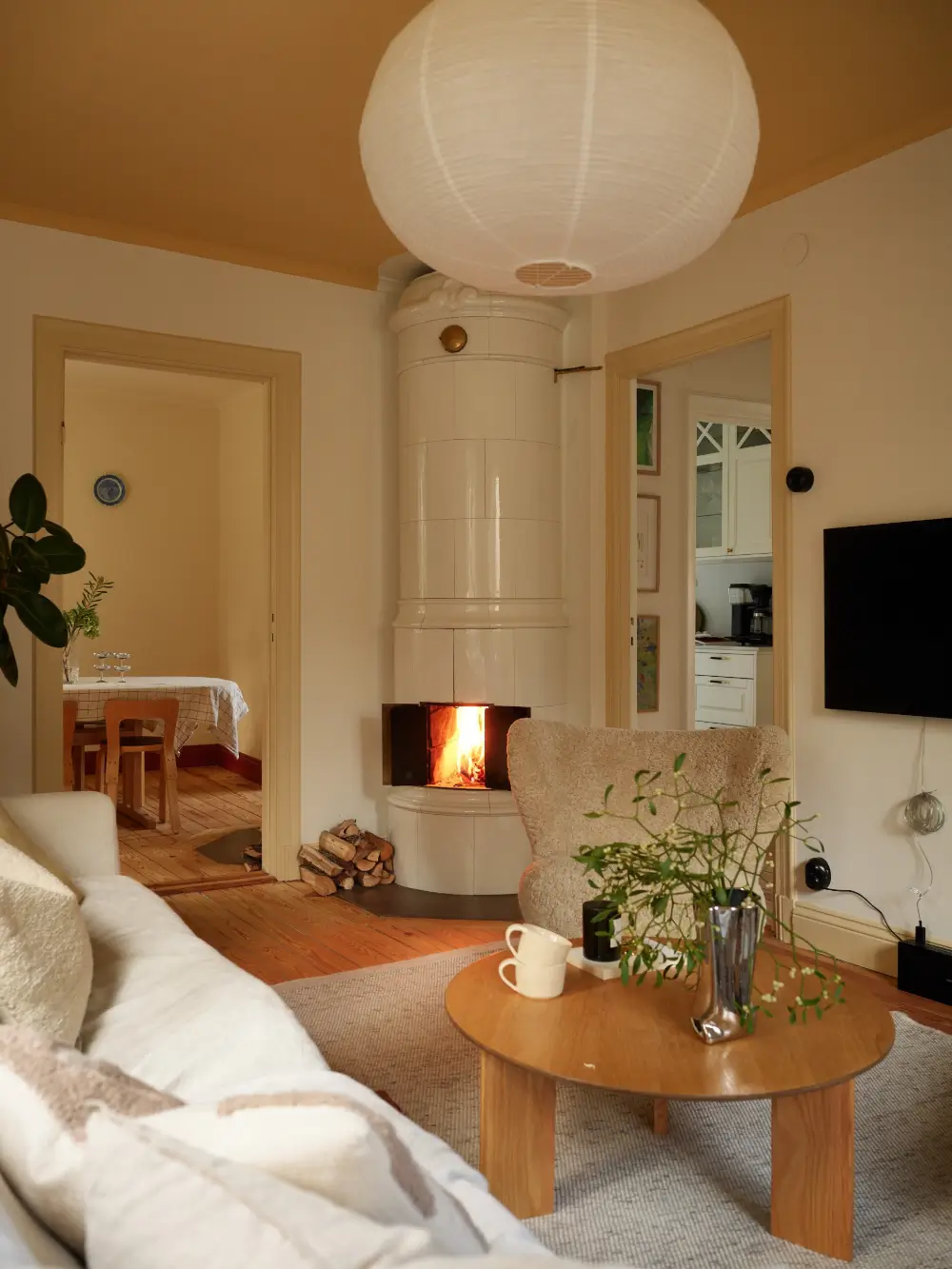 Warm Yellow Walls in a Charming 1920s House in Stockholm 2 beige-yellow-interiors-small-villa-sweden-nordroom