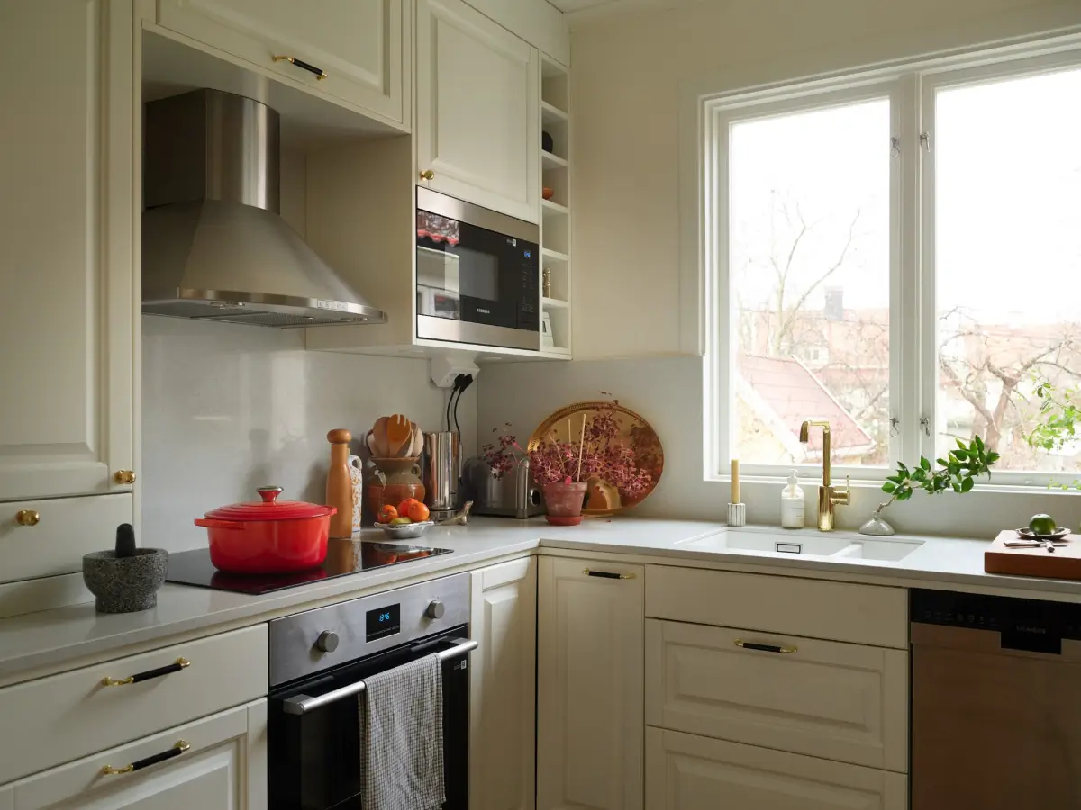 Warm Yellow Walls in a Charming 1920s House in Stockholm 17 beige-yellow-interiors-small-villa-sweden-nordroom