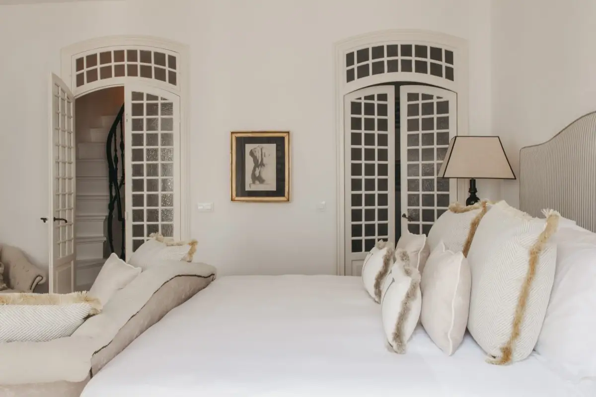 A Renovated Late 19th Century Menorca Townhouse with A Large Tropical Garden 10 can-riad-menorca-nordroom