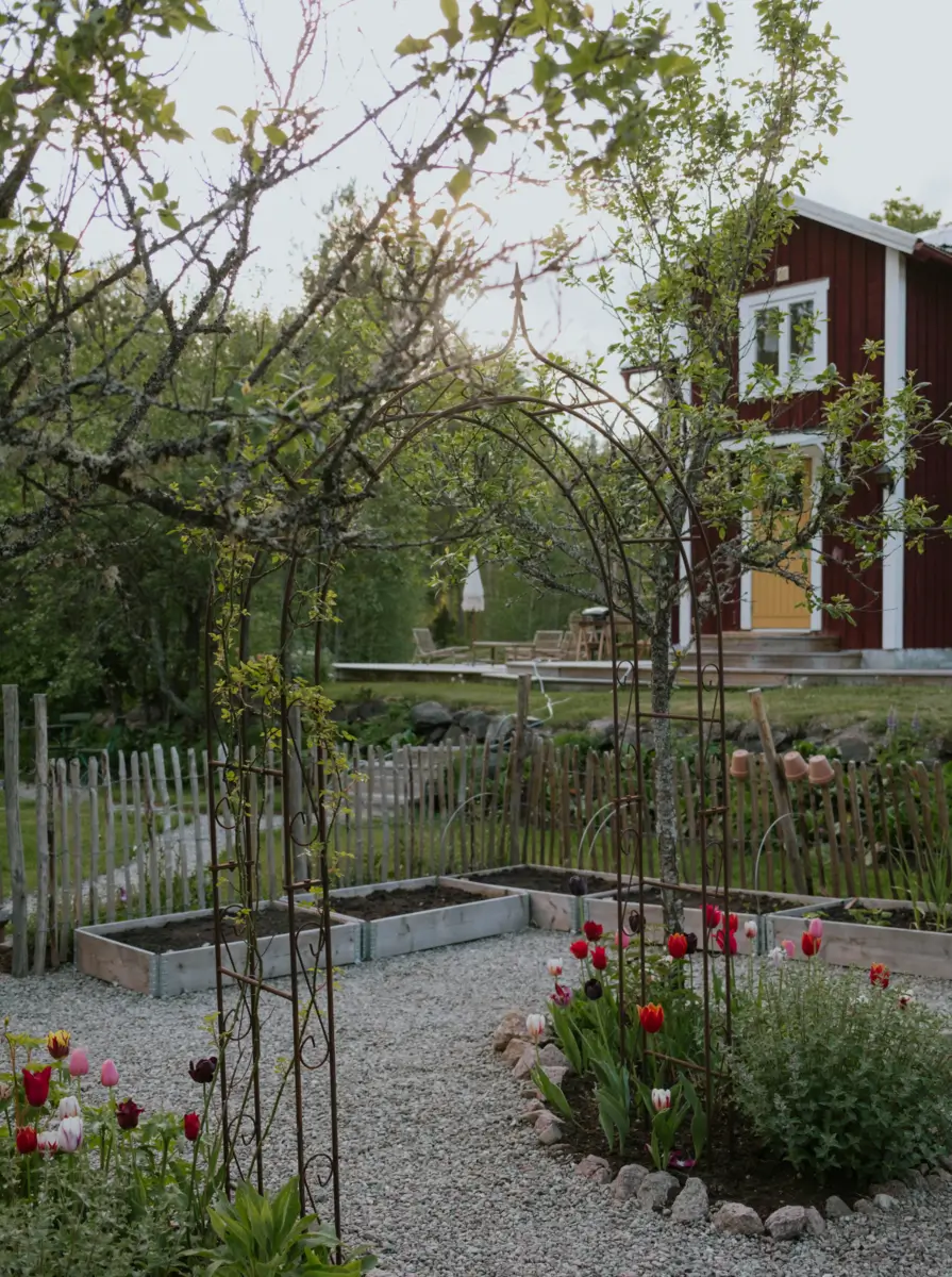 A Cozy 19th-Century Swedish Cottage Surrounded by Forest 2 charming-19th-century-cottage-sweden