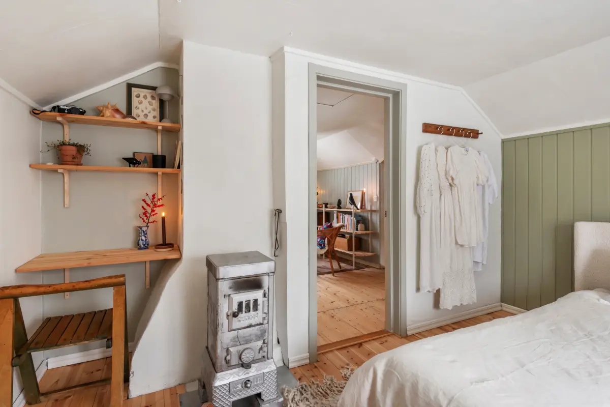 A Cozy 19th-Century Swedish Cottage Surrounded by Forest 25 charming-19th-century-cottage-sweden