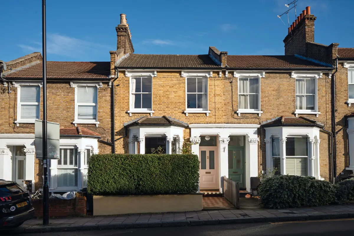 A Victorian London Home with Colorful Living Spaces and a Lush Garden 28 colorful-living-spaces-london-victorian-house