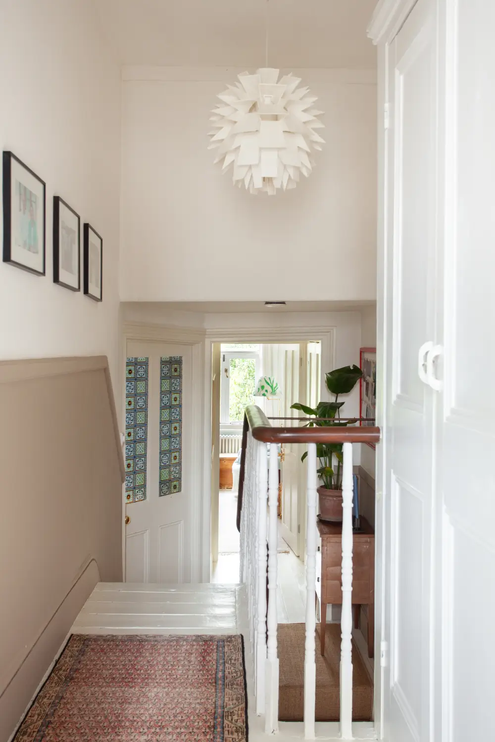 A Victorian London Home with Colorful Living Spaces and a Lush Garden 25 colorful-living-spaces-london-victorian-house